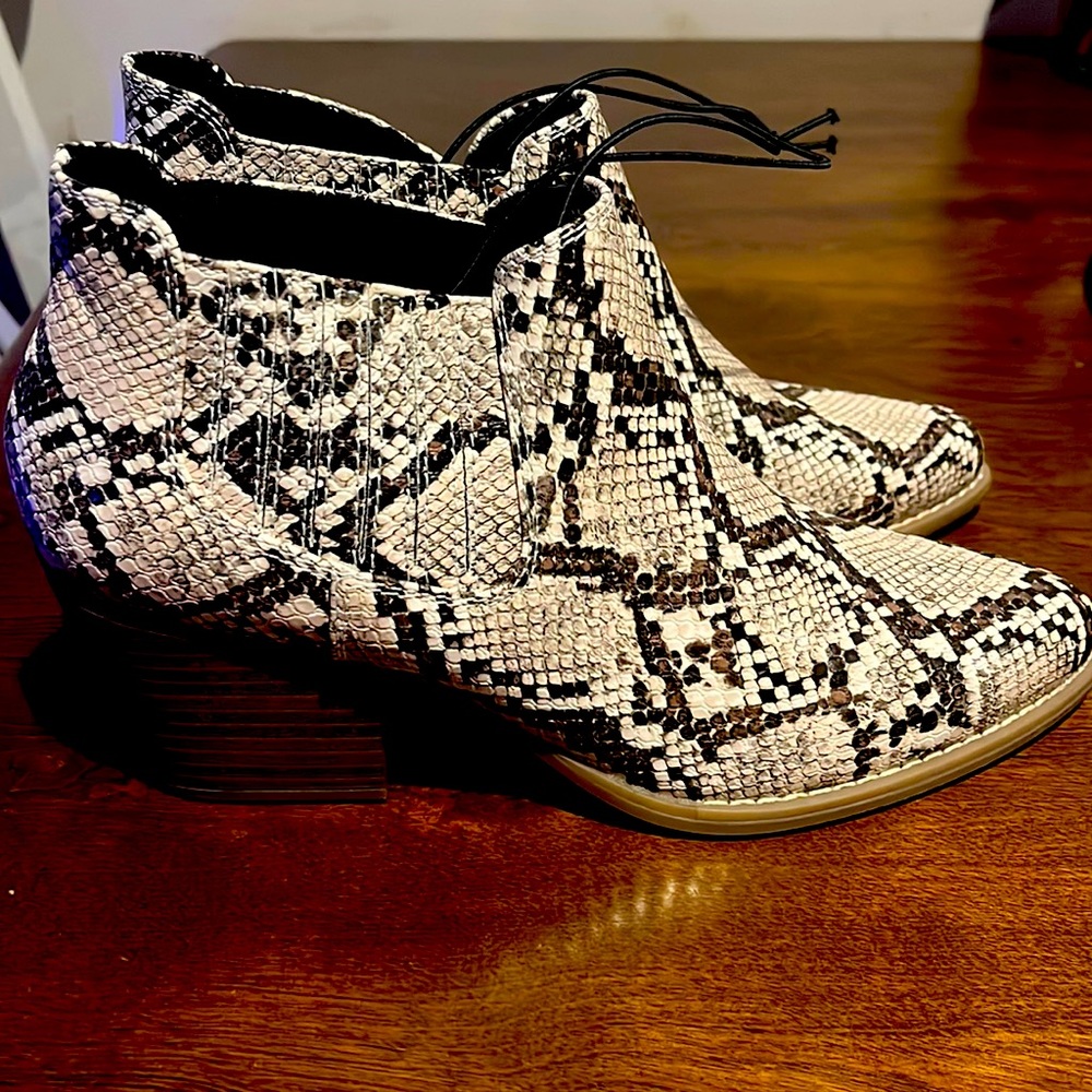 a.n.a snake print booties